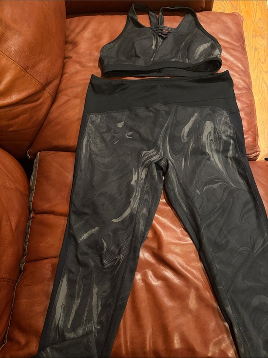 Abercrombie & Fitch Pants - Abercrombie & Fitch Black Marble Print Sports Bra and XL Leggings Set L Top